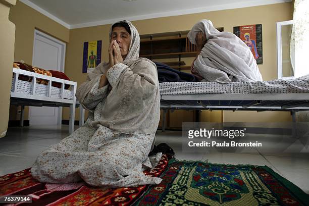 Former drug addict prays during her month long detox program at the Sanga Amaj Drug Treatment Center August 28, 2007 in Kabul, Afghanistan. The Sanga...