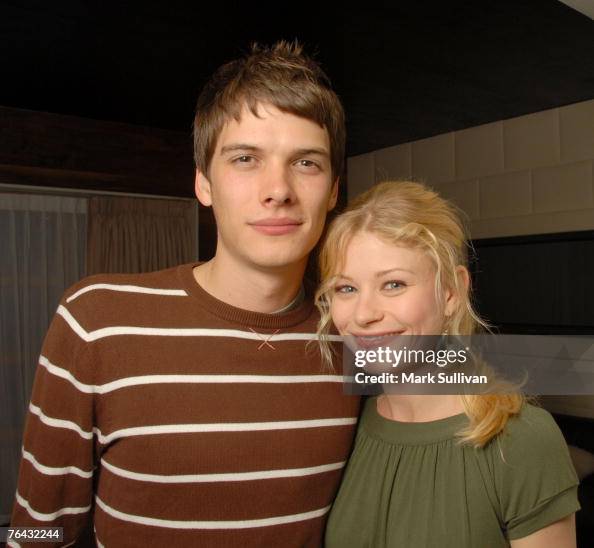 Josh Janowicz Josh Janowicz and Emilie de Ravin News Photo - Getty Images