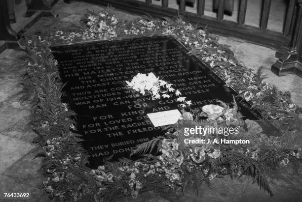 Princess Elizabeth's wedding bouquet of orchids laying on The Tomb of the Unknown Warrior at Westminster Abbey, 22nd November 1947.