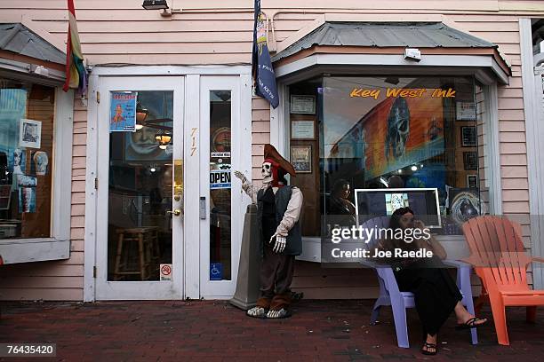 Key West Ink 28 Key West Lifts Ban On Tattoo Parlors Stock Photos, High-Res Pictures ...