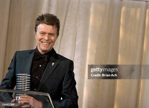David Bowie accepts the Webby Lifetime Achievement Award