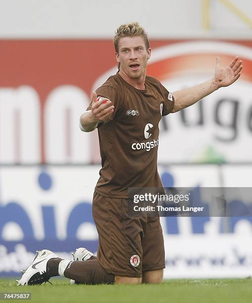 Marvin Braun of St. Pauli reacts during the 2. Bundesliga match between SpVgg Greuther Fuerth and FC St. Pauli on September 02, 2007 in Fuerth,...