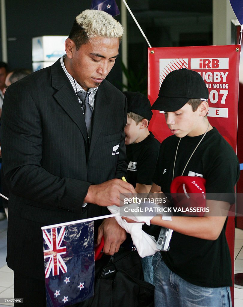 Jerry Rugby Player New Zeland's rugby union national team player Jerry Collins signs an ...
