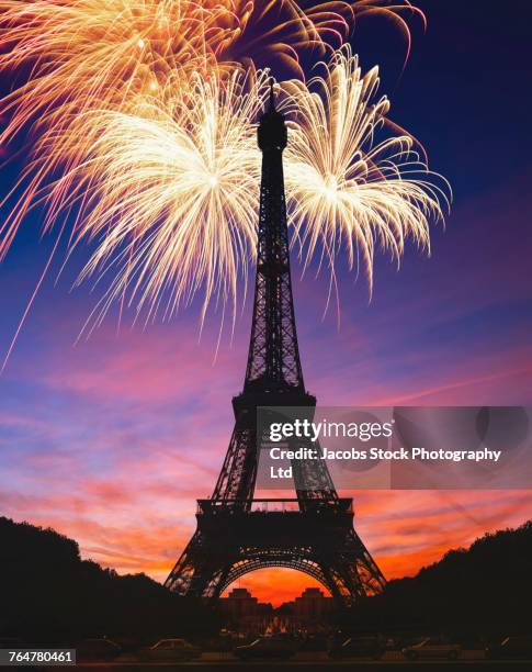 fireworks near eiffel tower at night - eiffel tower silhouette stock pictures, royalty-free photos & images