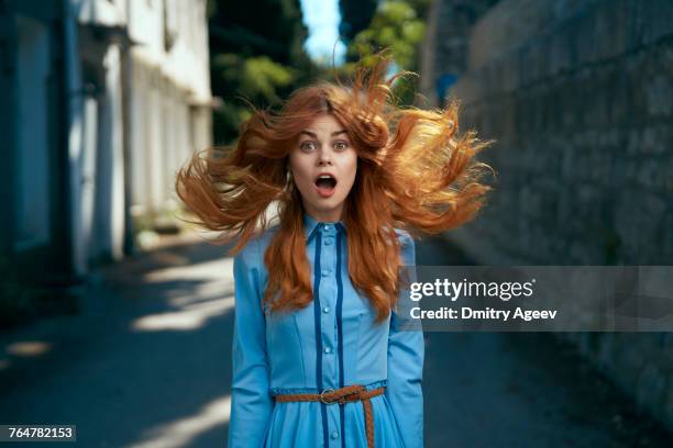 wind blowing hair of surprised caucasian woman - sem palavras imagens e fotografias de stock