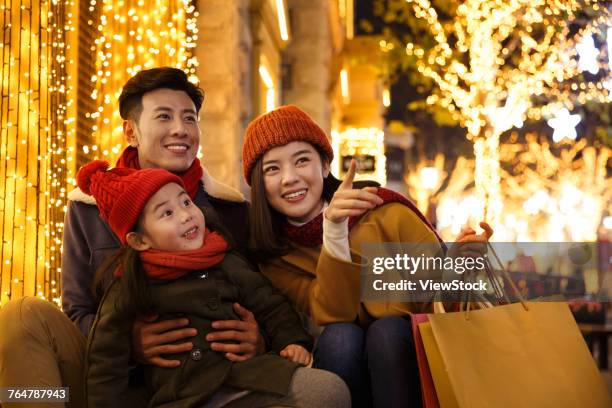 happy family holiday shopping - chinese young adults shopping imagens e fotografias de stock