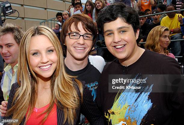 Amanda Bynes with Drake Bell and Josh Peck