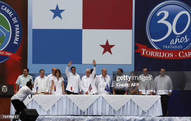 Presidents Antonio Saca of Salvador and Alvaro Uribe of Colombia, Panama's first lady Vivian de Torrijos, president Martin Torrijos of Panama, former...