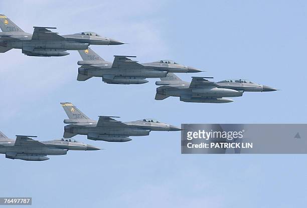 Fleet of US-made F-16 fighters from the Taiwanese air force fly in formation over Taipei's Sungshan airport, 02 September 2007 in a ceremony presided...