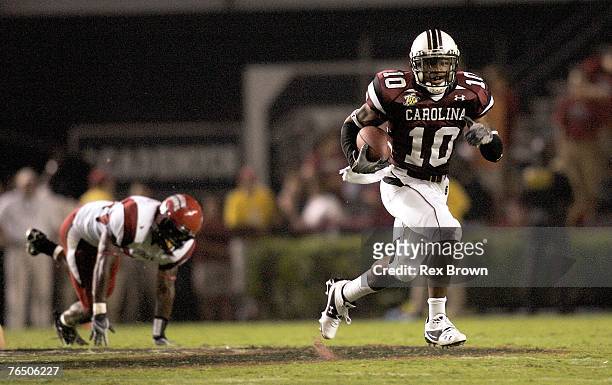 Brian Maddox of the South Carolina Gamecocks carries the ball in the second half against Louisiana-Lafayette at Williams-Brice Stadium on September...