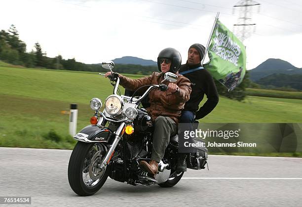 German actor Wolfgang Fierek rides a motorcycle together with a TV camera man during the shooting of the TV series "Der Arzt vom Woerthersee" on...