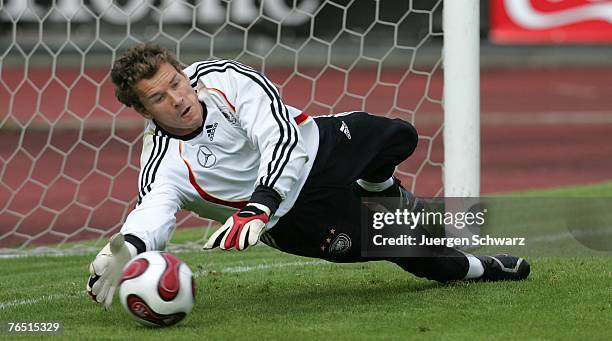 Jens Lehmann catches the ball during a practice session at the Suedstadion on September 5, 2007 in Cologne, Germany.