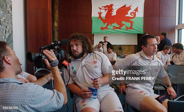 Wales rugby union national team prop Adam Jones and scrum-half Gareth Cooper attend a press conference at the Hall Town of Saint-Nazaire, western...