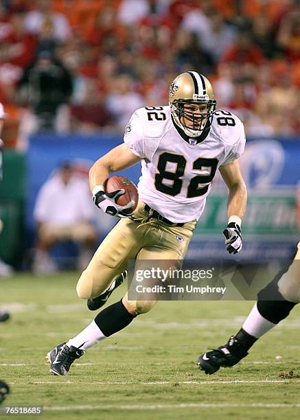 Tight end Eric Johnson of the New Orleans Saints runs down field against the Kansas CIty Chiefs at Arrowhead Stadium on August 23, 2007 in Kansas...