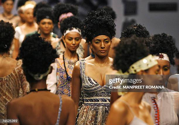 Models dispay creations by an Indian designer Rina Dhaka during the first day of the Wills India Fashion Week in New Delhi, 05 September 2007. In...