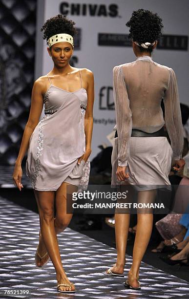 Models dispay creations by an Indian designer Rina Dhaka during the first day of the Wills India Fashion Week in New Delhi, 05 September 2007. In...