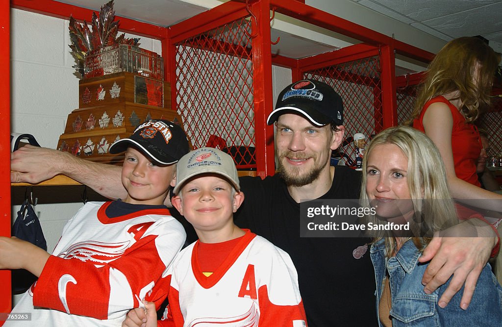 Hurricanes v Red Wings