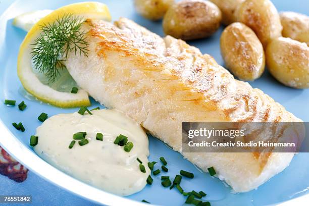 codfish and remolade with roast potatoes, close-up - cod stockfoto's en -beelden