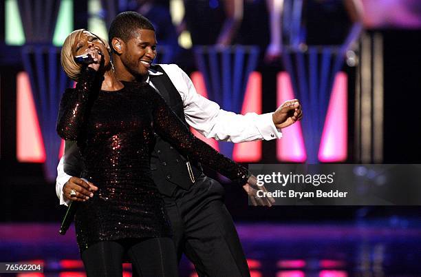 Singers Usher and Mary J. Blige perform onstage at the Conde Nast Media Group's Fourth Annual Fashion Rocks Concert at Radio City Music Hall...