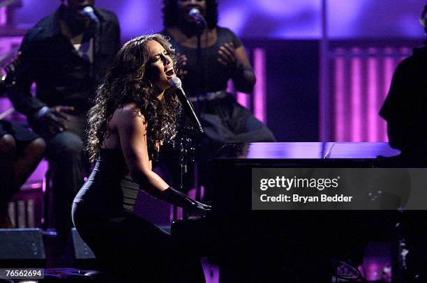 Musician Alicia Keys performs onstage at the Conde Nast Media Group's Fourth Annual Fashion Rocks Concert at Radio City Music Hall September 6, 2007...