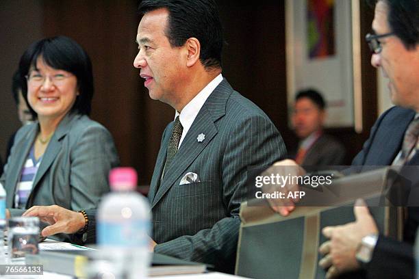 Japanese Trade Minister Akira Amari (C), News Photo