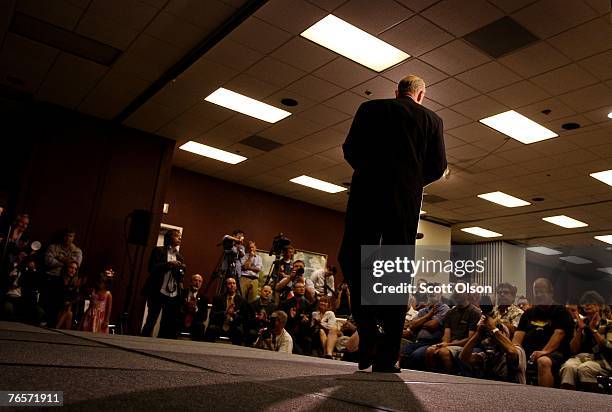 Actor and former U.S. Senator Fred Thompson delivers a speech September 7, 2007 in Sioux City, Iowa. This is Thompson's first campaign trip since...