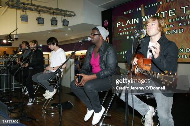 Demar Hamilton. Sign Drummer Demar Hamilton Photos and Premium High Res Pictures - Getty Images