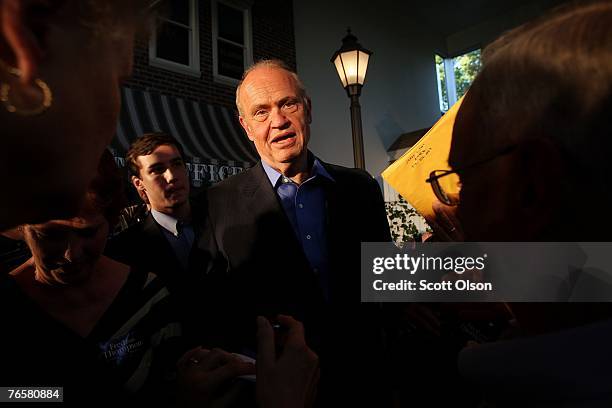 Actor and former U.S. Senator Fred Thompson greets people at a crowd gathered for his campaign stop at Music Man Square September 7, 2007 in Mason...