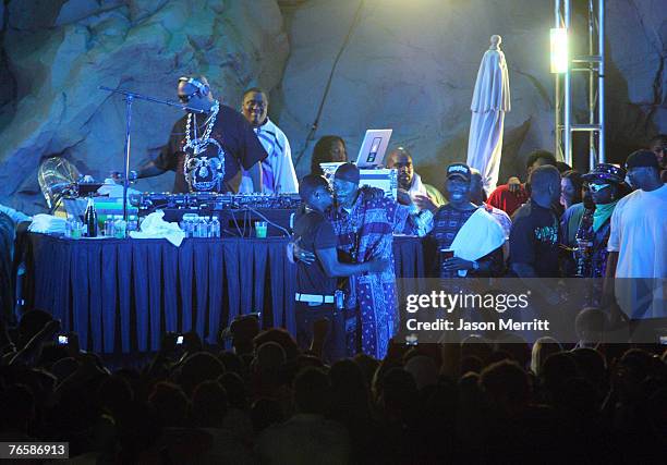 Rapper Snoop Dogg performs at Poolside at The Hard Rock Hotel on August 7, 2007 in Las Vegas, Navada