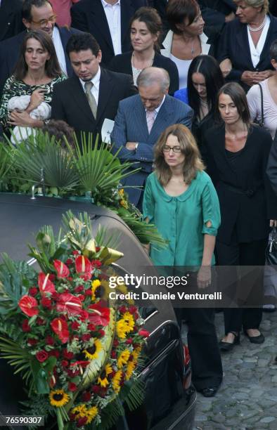 Cristina Pavarotti, Edwin Tinoco, Giuliana Pavarotti, Gianni Mantovani, Lorenza Pavarotti and Nicoletta Mantovani Pavarotti attend Luciano...