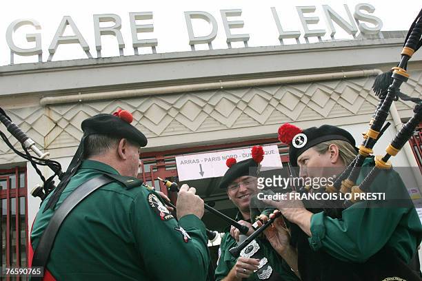 English supporters play bagpipe before the Rugby Union World Cup match England v. USA at the Felix Bollaert stadium in Lens, northern France, 08...