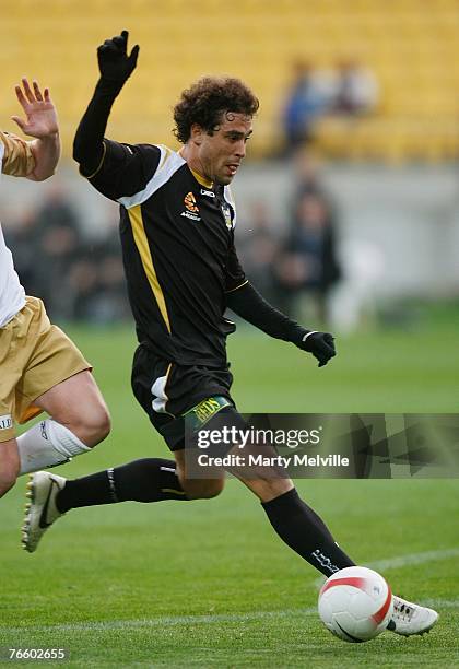 Daniel of the Phoenix in action during the round three A-League match between the Wellington Phoenix and the Newcastle Jets at Westpac Stadium on...