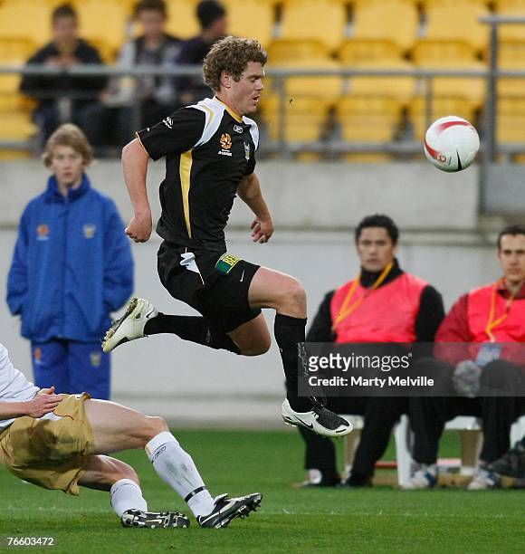 Tony Lochhead of the Phoenix in action during the round three A-League match between the Wellington Phoenix and the Newcastle Jets at Westpac Stadium...