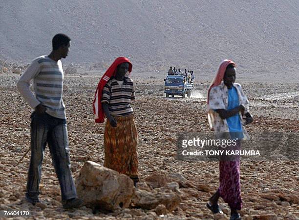 Illegal immigrants arrive 07 September 2007 on foot or pickup truck to embark on a voyage to Yemen, ferrying illegal migrants, mainly Ethiopian...
