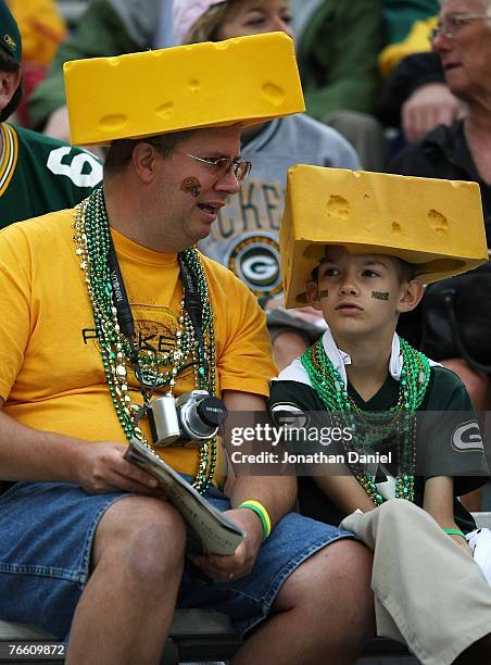 Fans of the Green Bay Packers watch warm-ups before a game against the Philadelphia Eagles on September 9, 2007 at Lambeau Field in Green Bay,...