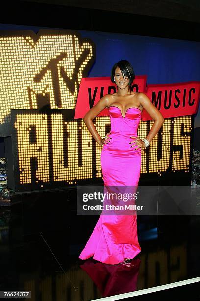 Singer Rihanna arrives at the 2007 MTV Video Music Awards held at The Palms Hotel and Casino on September 9, 2007 in Las Vegas, Nevada.