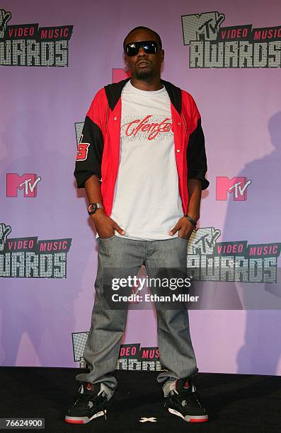 Singer Wale poses in the press room during the 2007 MTV Video Music Awards held at The Palms Hotel and Casino on September 9, 2007 in Las Vegas,...