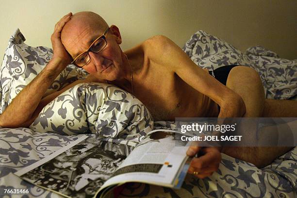 Alain G., anorexique, lit sur son lit dans son appartement le 17 mars 2007 ? Paris. A 52 ans, Alain G., tourne depuis plus de 30 ans autour d'une...