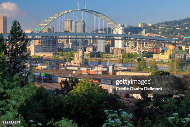 fremont bridge over willamette river and railroad yard, portland, oregon, usa - willamette river bildbanksfoton och bilder