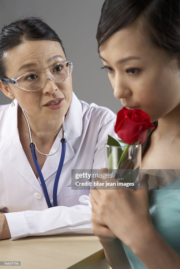 A doctor is asking questions to a young woman.