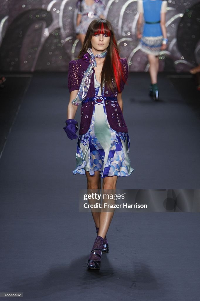 Anna Sui  - Runway - MBFW Spring 08