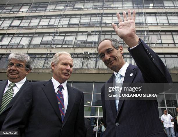 Guatemalan presidential candidate for the Unidad Nacional de la Esperanza party, Alvaro Colom , waves to the press during a visit to Guatemala City...