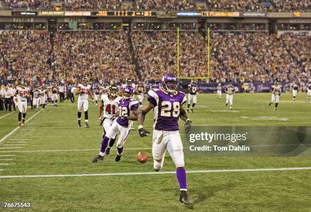 Adrian Peterson of the Minnesota Vikings runs for a fourth quarter touchdown during an NFL game against the Atlanta Falcons at the Hubert H. Humphrey...