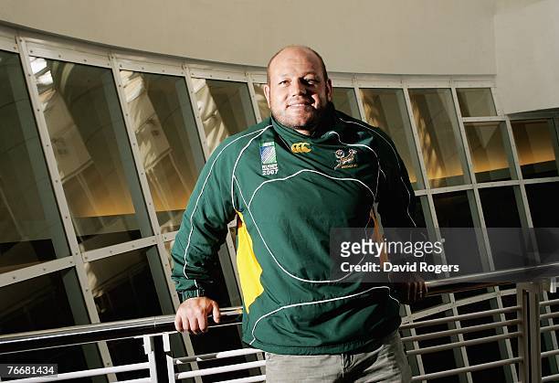Springbok prop forward Os Du Randt poses during the South Africa Press Conference at the Marriott Rive Gauche hotel on September 12, 2007 in Paris,...