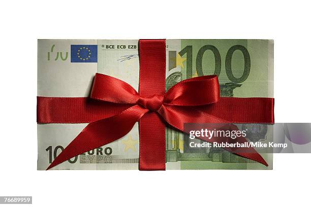 one hundred euro banknote with red ribbon - one hundred euro note stock pictures, royalty-free photos & images