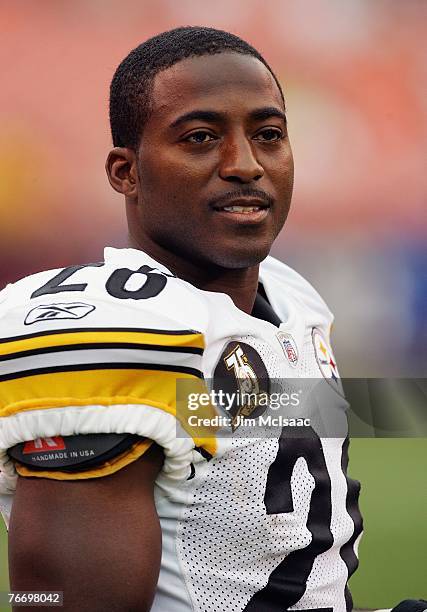 Deshea Townsend of the Pittsburgh Steelers looks on against the Cleveland Browns during their season opening game at Cleveland Browns Stadium...
