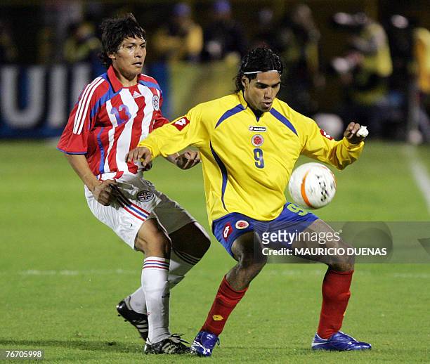 Colombia's Radamel Falcao Garcia vies for the ball with Paraguay's Jorge Nu?ez during a friendly match 12 September, 2007 in Bogota, prior to their...