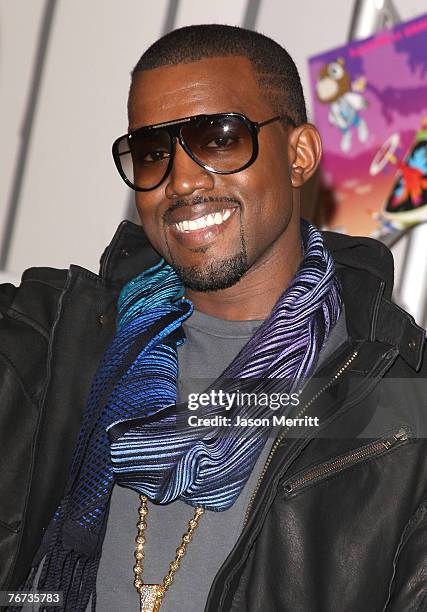 hollywood-kanye-west-signs-copies-of-his-cd-graduation-at-the-virgin-mega-store-on-sept-13-2007.jpg?s=612x612&w=gi&k=20&c=Vii-pMyKIAauyn3NREnM7JRJ-IQYJ9iPQ2Uc3szzWbM=