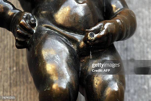 This illustration picture shows the famous Belgian statue Manneke Pis who seems to have problems peeing 14 September 2007, European prostate day in...