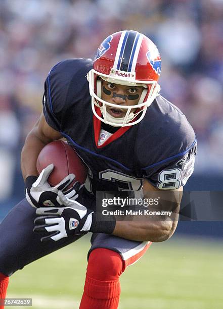 Buffalo Bills wide receiver Lee Evans runs after a catch during a game against the Jacksonville Jaguars at Ralph Wilson Stadium in Orchard Park, New...